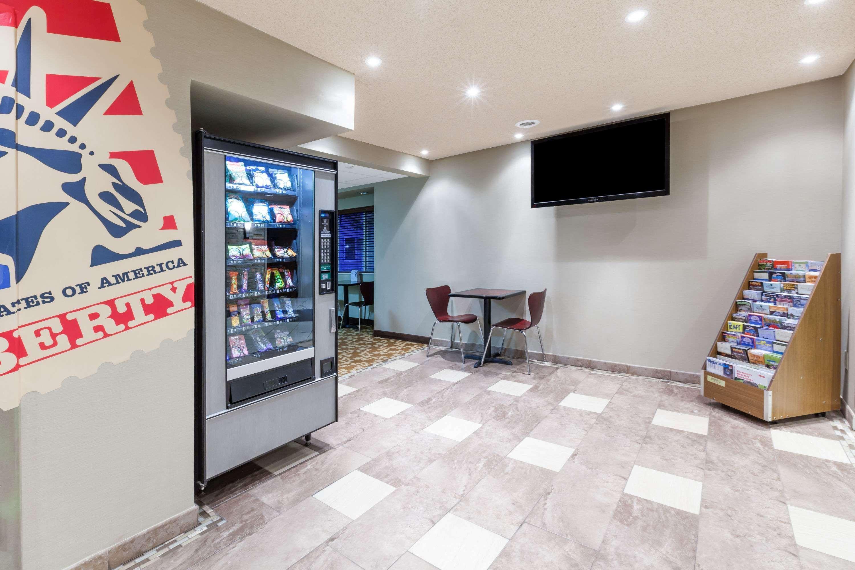 Super 8 By Wyndham Schenectady - Albany Area Hotel Bagian luar foto