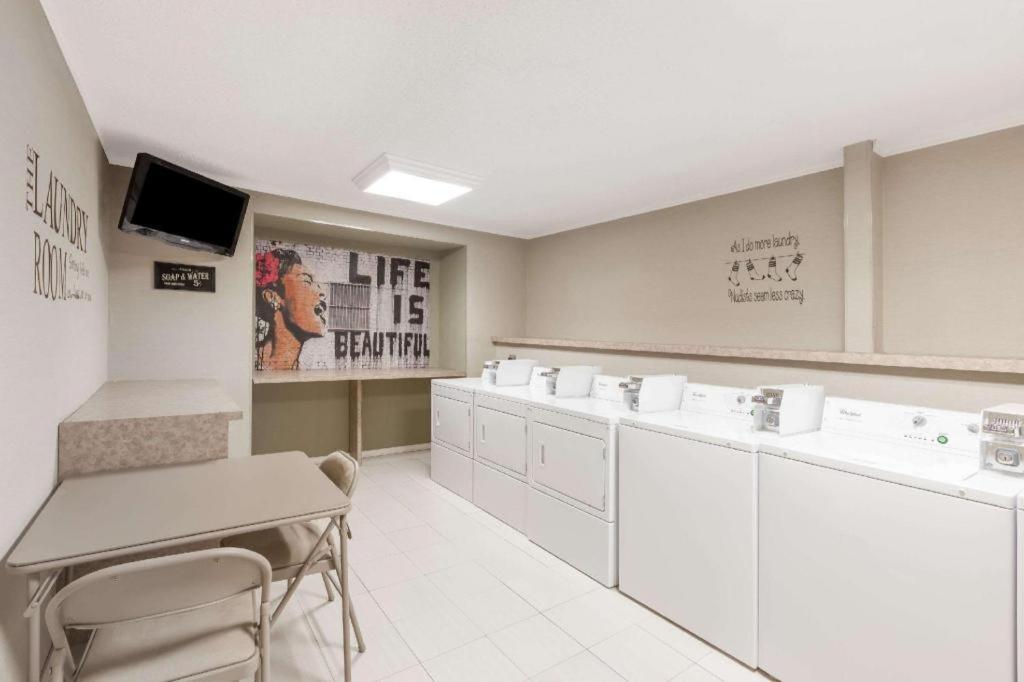 Super 8 By Wyndham Schenectady - Albany Area Hotel Bagian luar foto