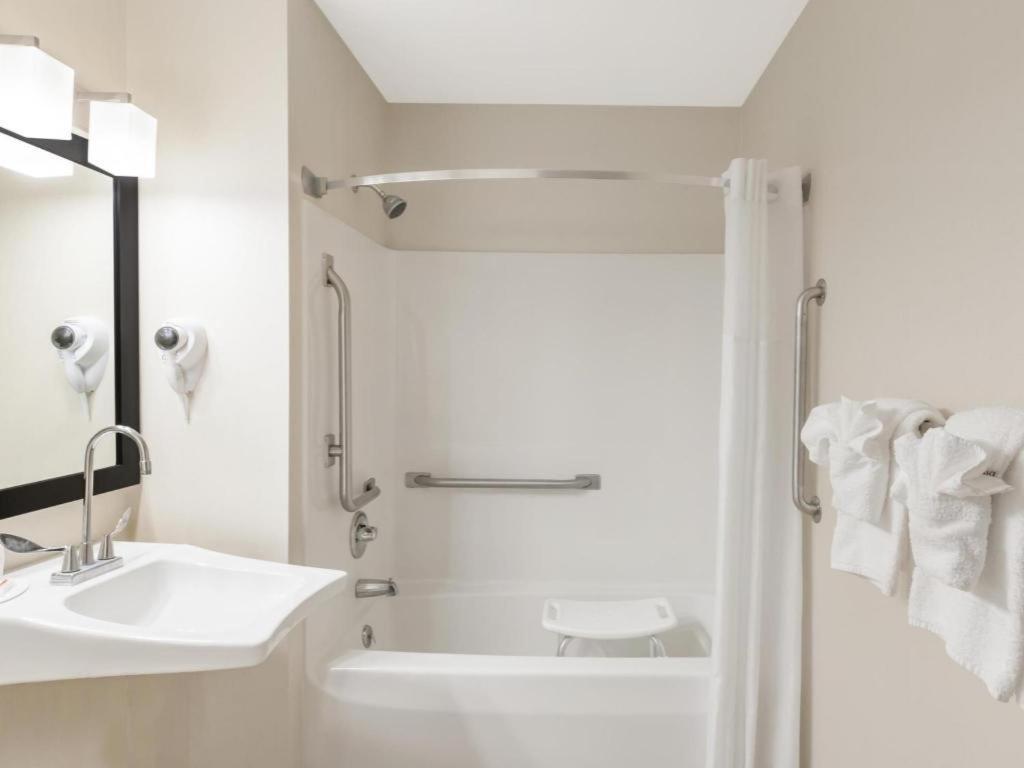 Super 8 By Wyndham Schenectady - Albany Area Hotel Bagian luar foto